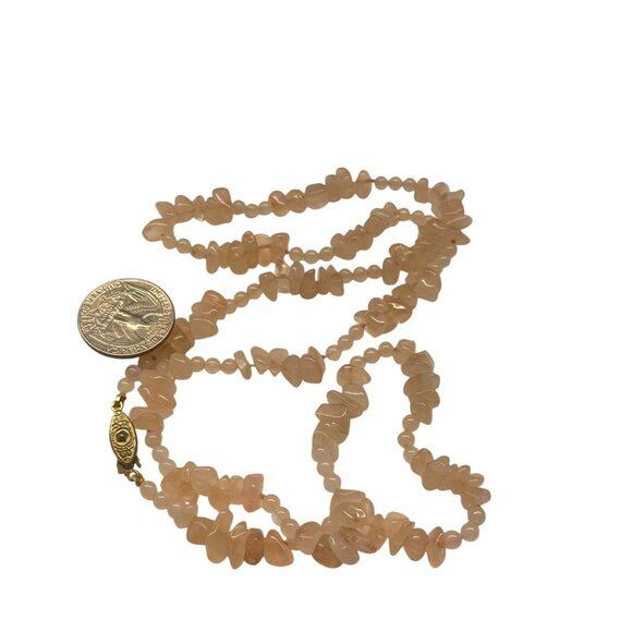 Vintage 1970s Rose Quartz Chip & Round Bead Necklace With Gold-Toned Clasp Boho - Picture 5 of 6